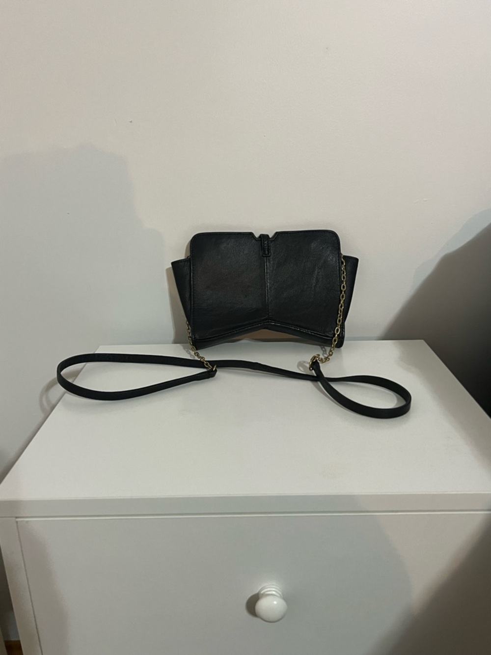 Pore La Victoire Black Leather Chain Strap Crossbody Evening Bag w/Gold Hardware - Picture 7 of 10